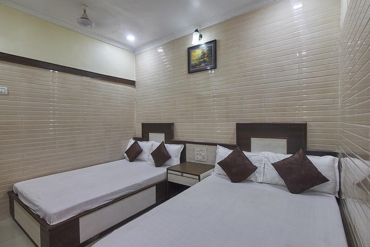 מומביי Plaza Guest House מראה חיצוני תמונה